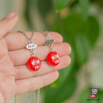 Кулон для двоих друзей "Best Friends. M&M's красные"